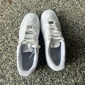 White nike air force shoes
